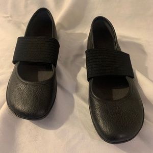 Camper Right "Nina" Black Leather Flat